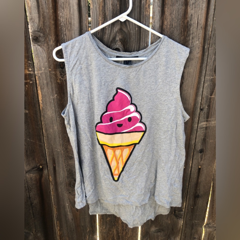 Le Tote tee